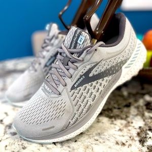 Brooks Adrenaline 21 Sneakers woman’s size 11